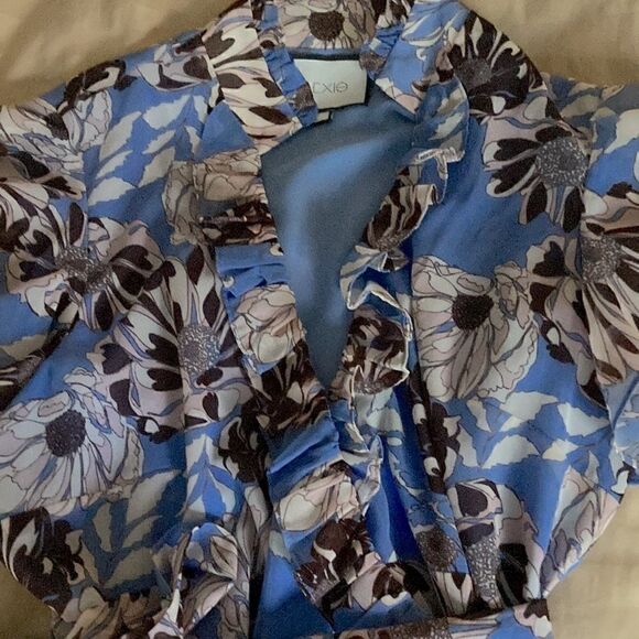Alexis Blue Floral Print Midi Length Short Sleeve Wrap Dress. Size Large. - Picture 4 of 8